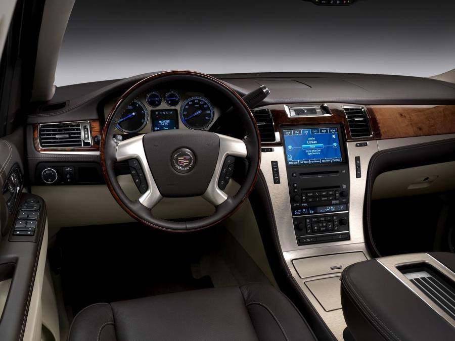  Cadillac Escalade ESV Platinum Edition 2008 года  (фото 2 из 7)